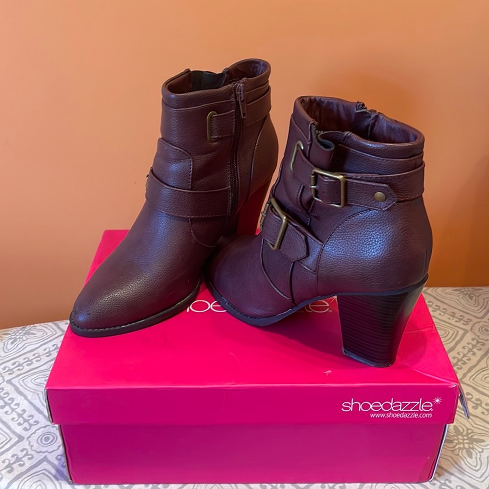 Shoedazzle women ankle booties with side zippers| Size 9| Color Burgundy